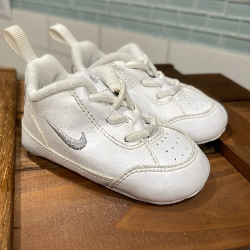 Vintage 2000 Nike Play Pico Plus WHITE w/ Gray Shoosh Unisex Shoe size 2